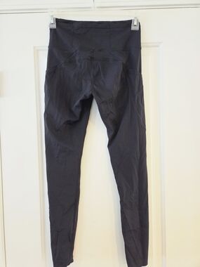 Lululemon High-Waist Black Leggings with Side Pockets
